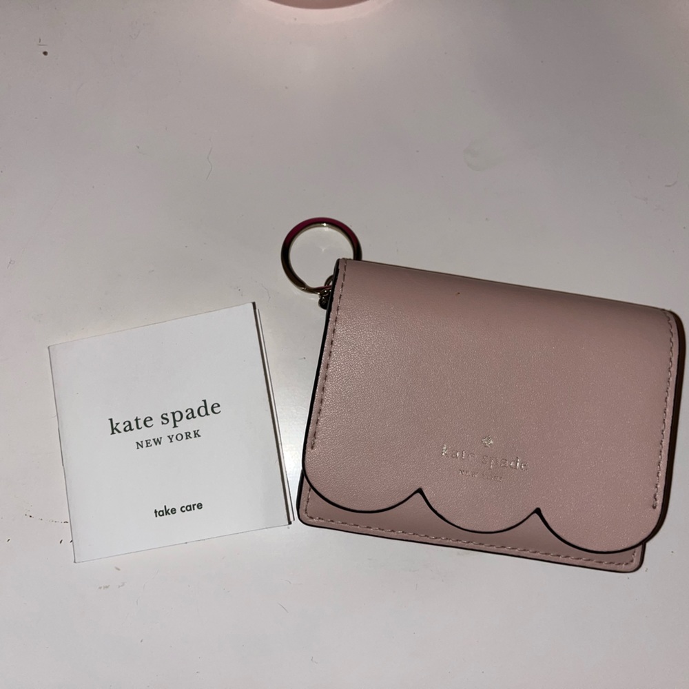 🧩 Kate Spade Scalloped Keychain Wallet